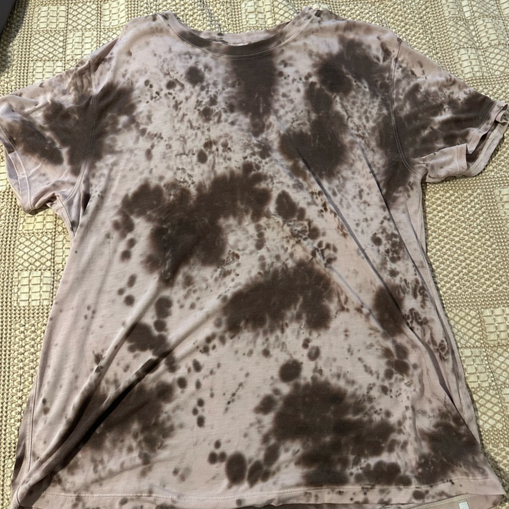 Lululemon shirt - never worn